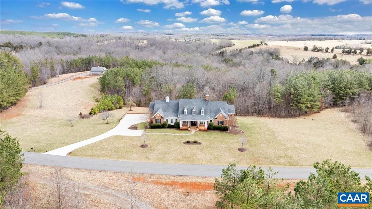 1660 Lees Mill Ln photo 2