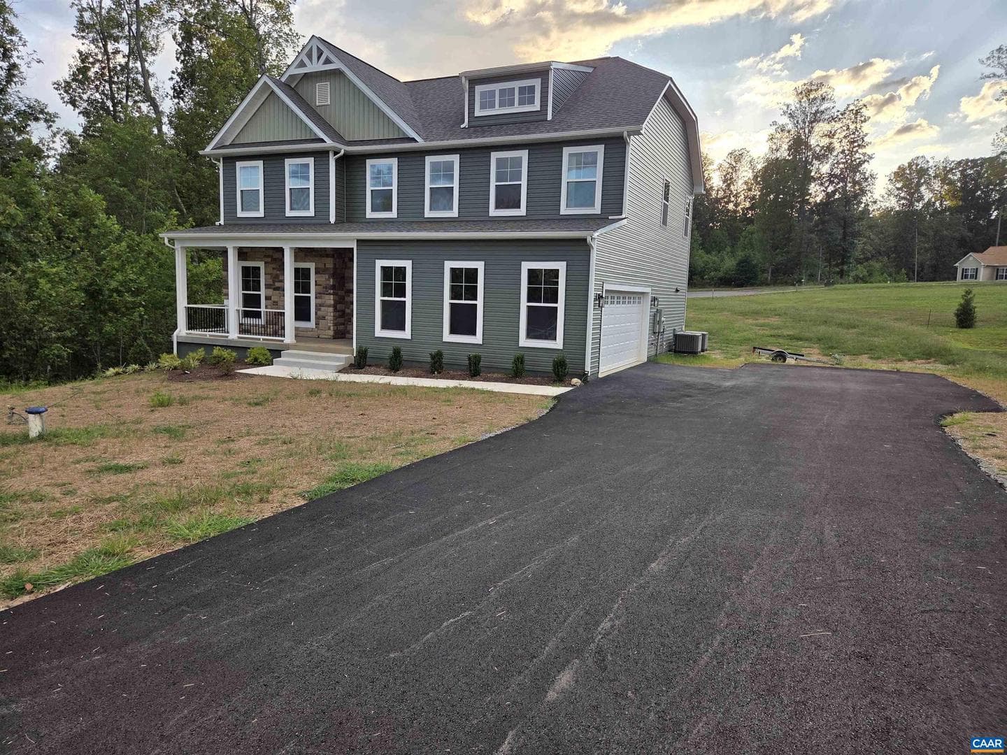 135 Fairview Dr photo 2