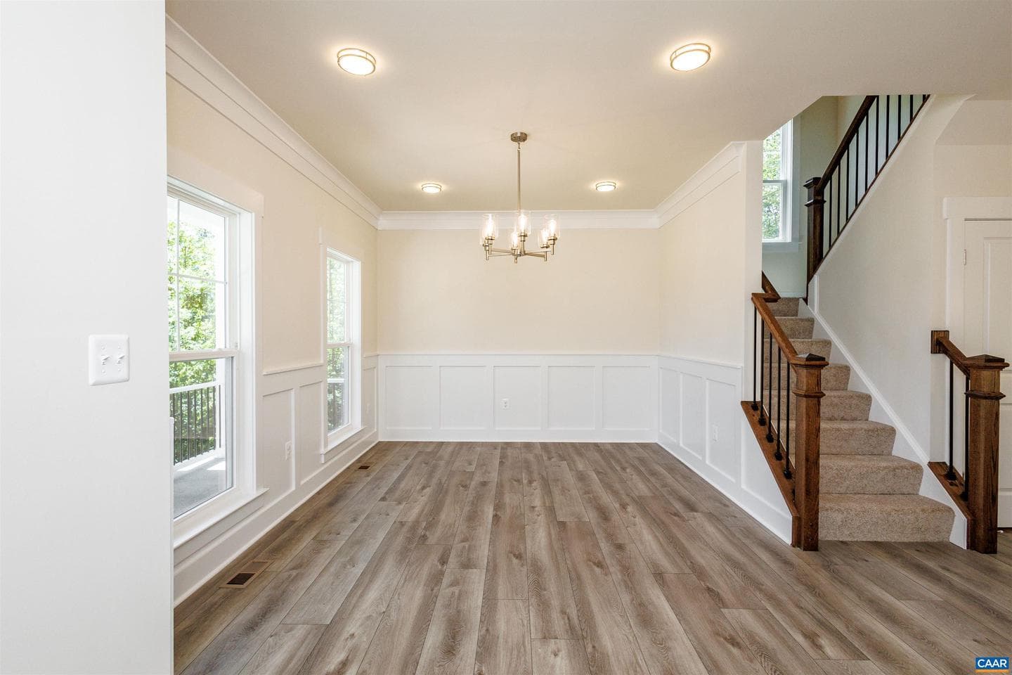 135 Fairview Dr photo 4