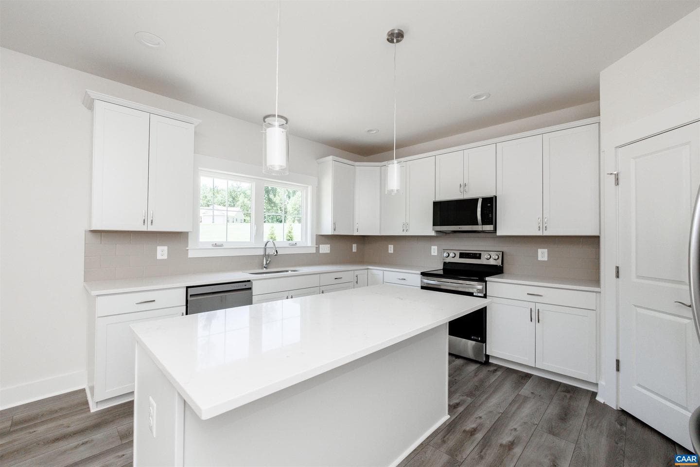 135 Fairview Dr photo 6