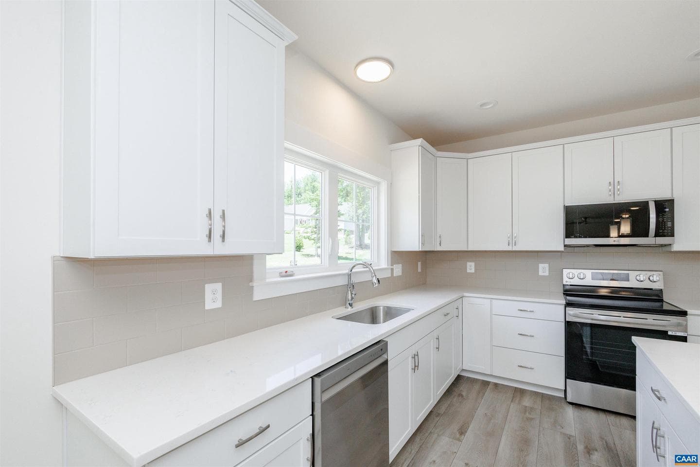 135 Fairview Dr photo 8