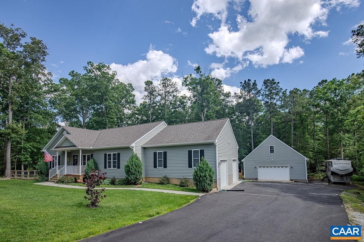 5001 Hunters Meadow Pl photo 3