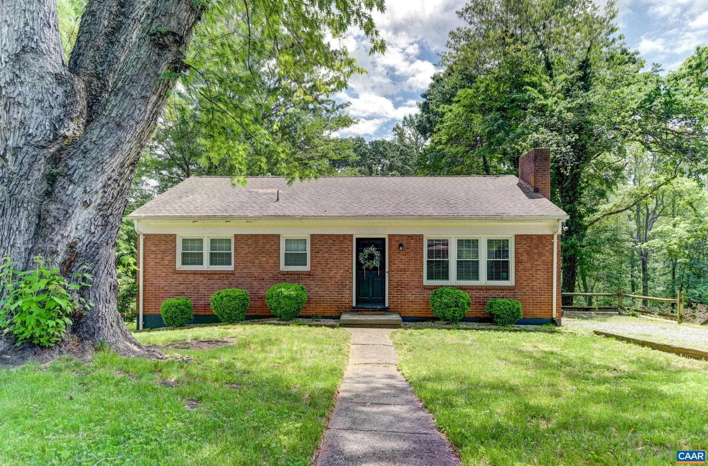 1026 Oakmont Cir photo 1