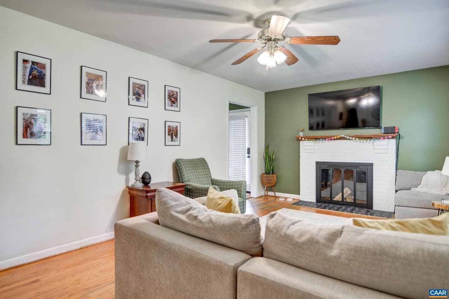 1026 Oakmont Cir photo 4