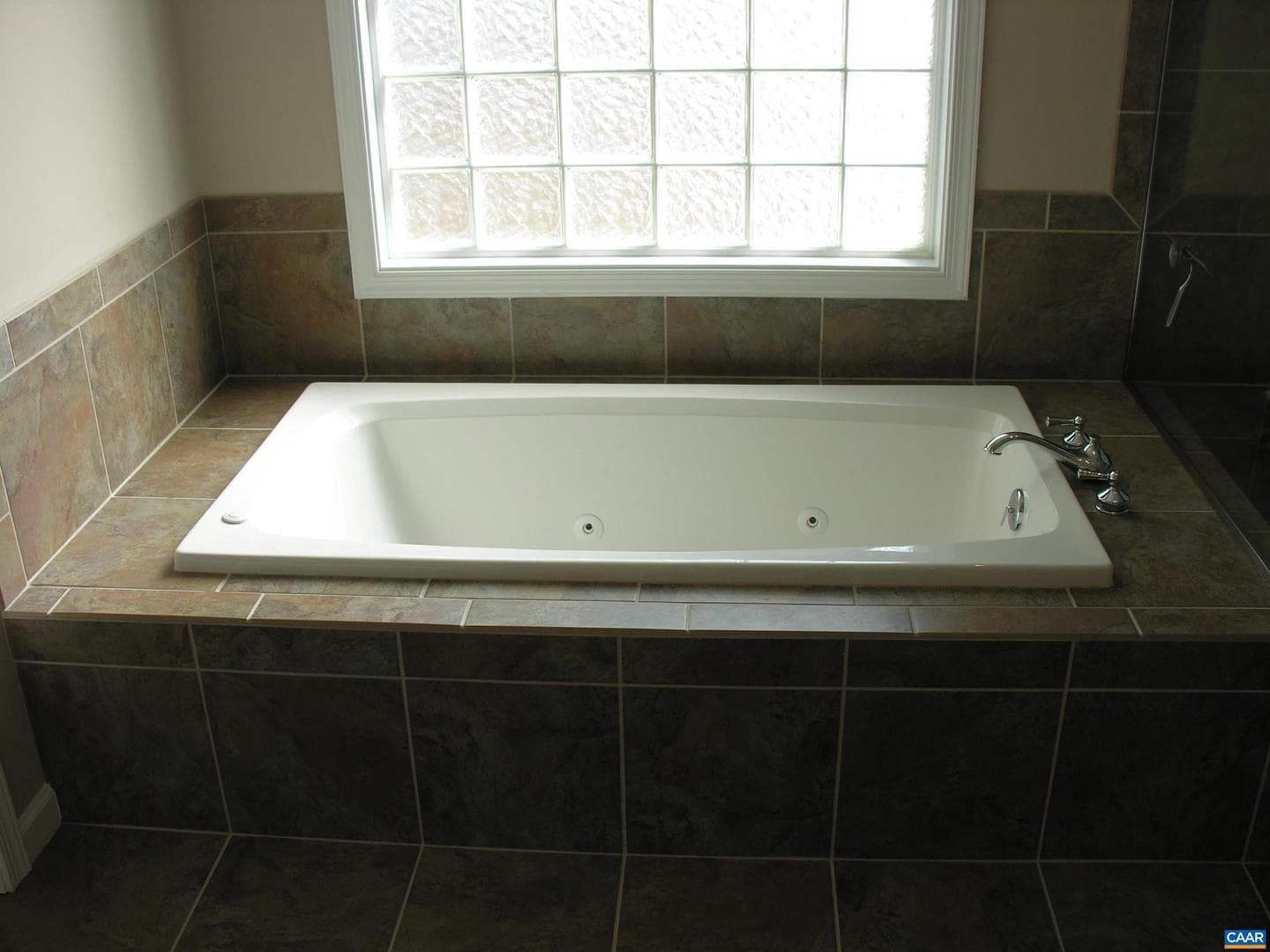 101 Sterling Dr photo 4