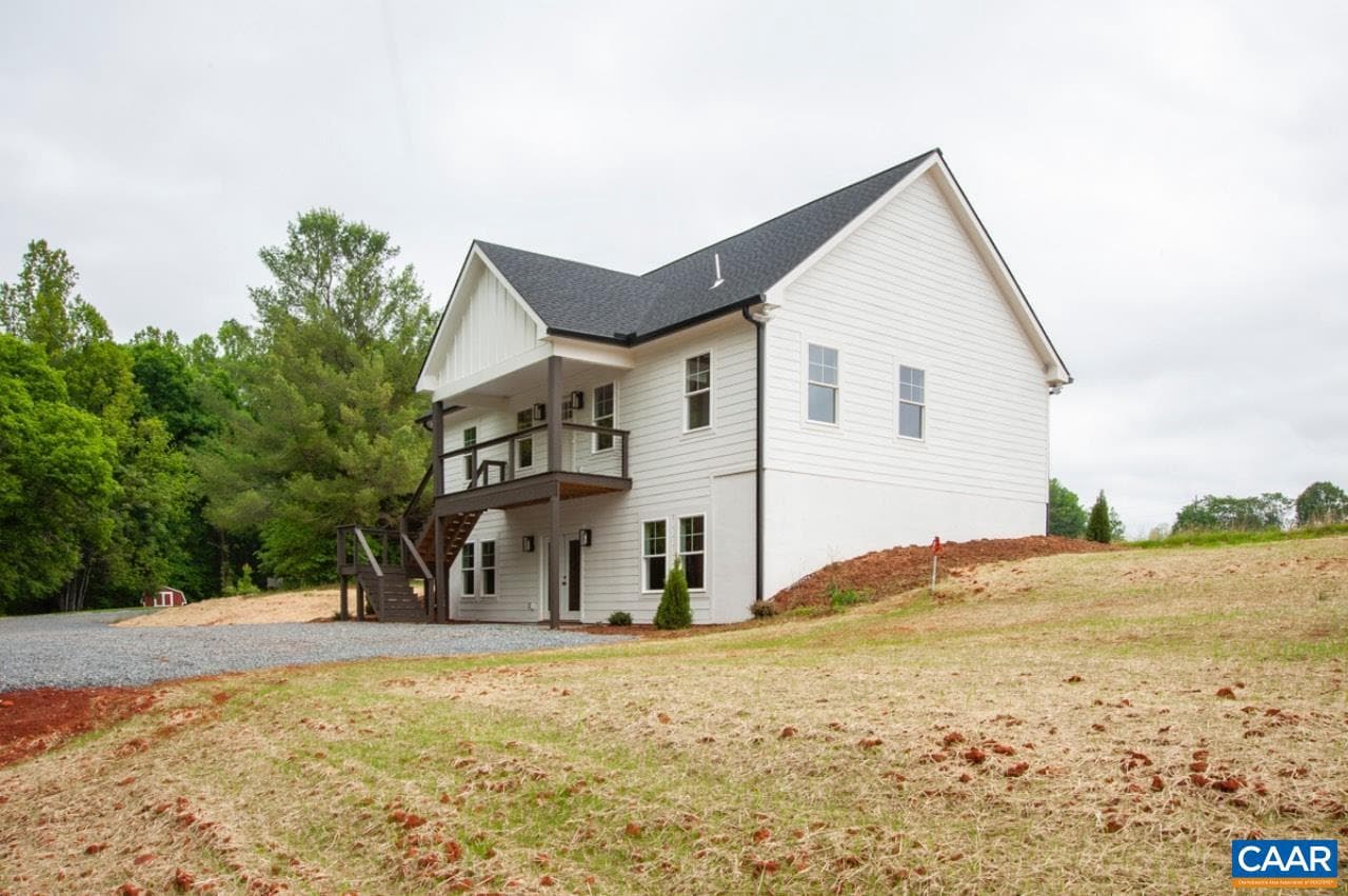 205 League Ln photo 2