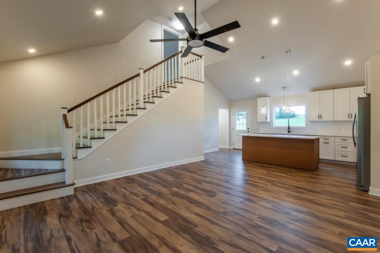 205 League Ln photo 8