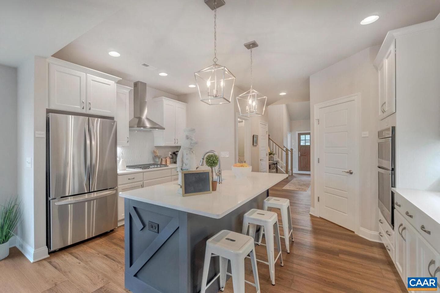 2030 Larkin Ln photo 6