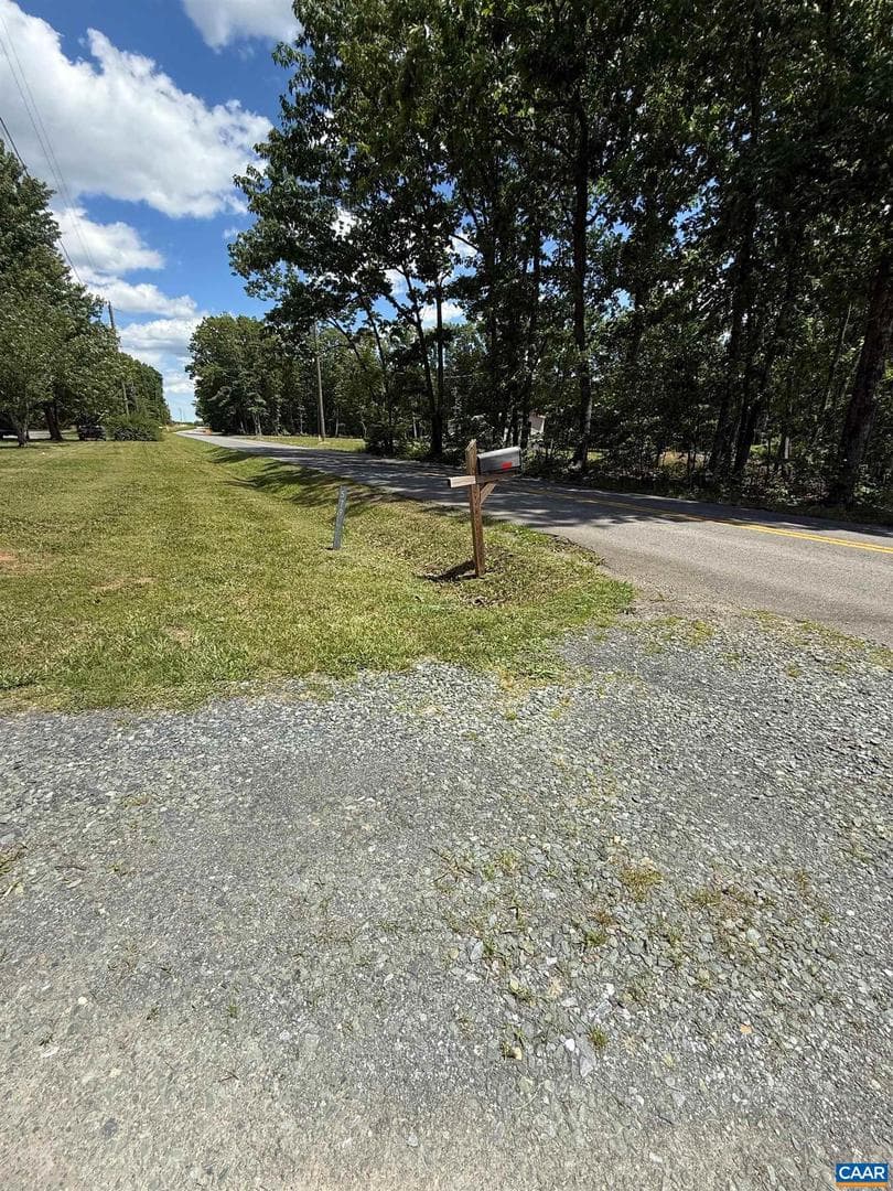579 Glenmore Rd photo 4
