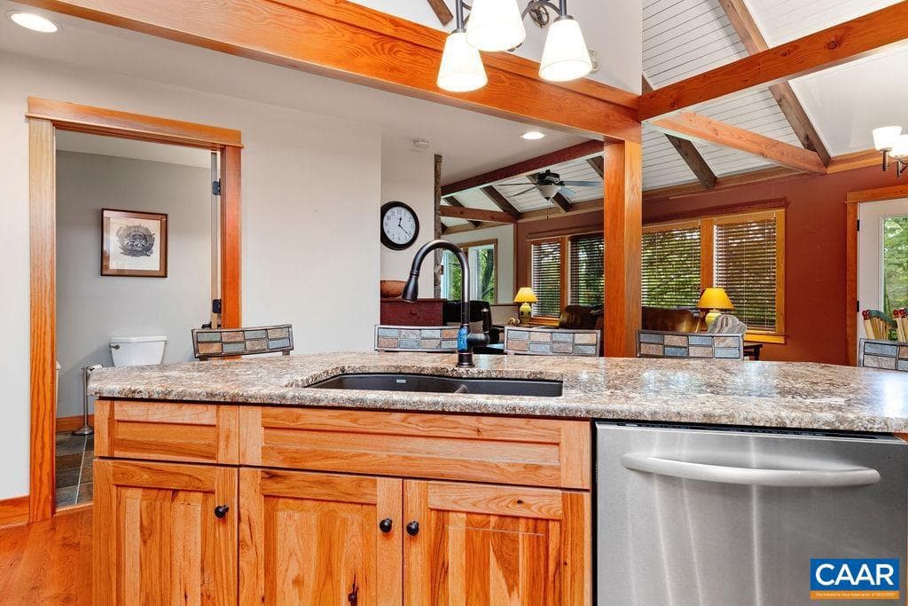 201 Pinnacle Dr photo 11