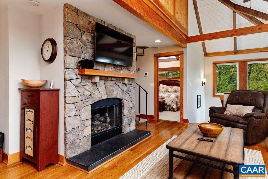 201 Pinnacle Dr photo 17