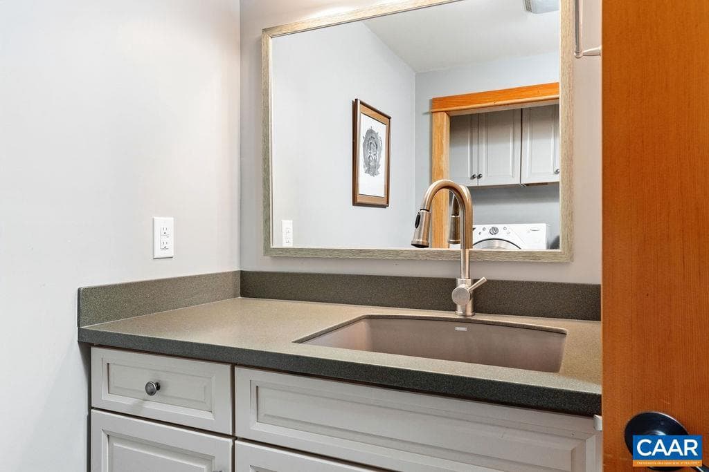 201 Pinnacle Dr photo 19