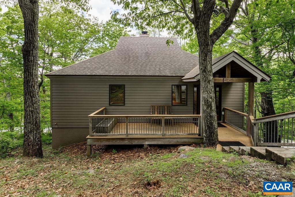 201 Pinnacle Dr photo 2