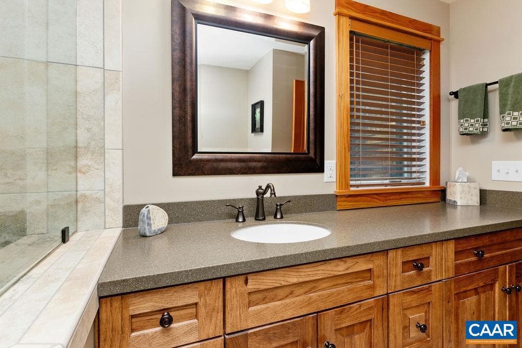 201 Pinnacle Dr photo 26