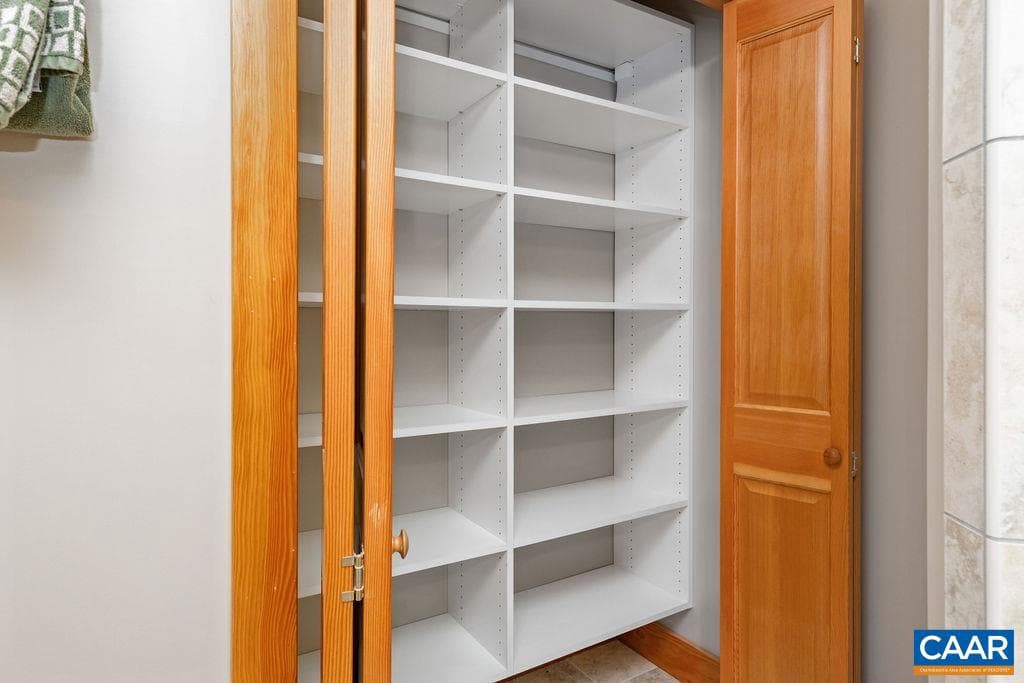 201 Pinnacle Dr photo 29