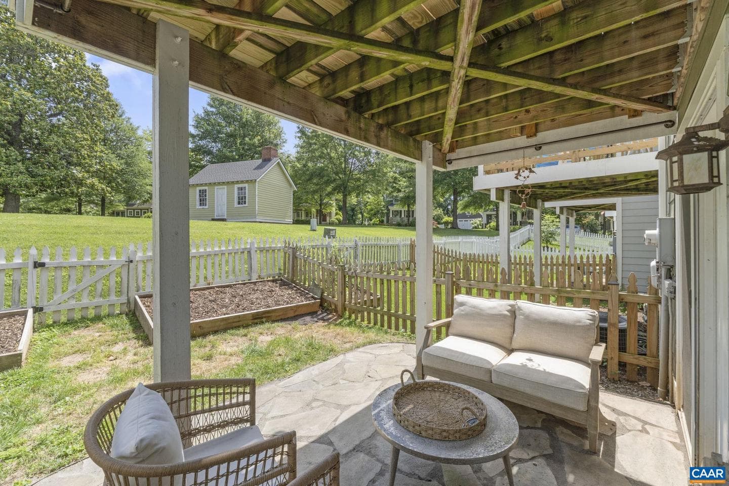 1692 Wickham Way photo 35