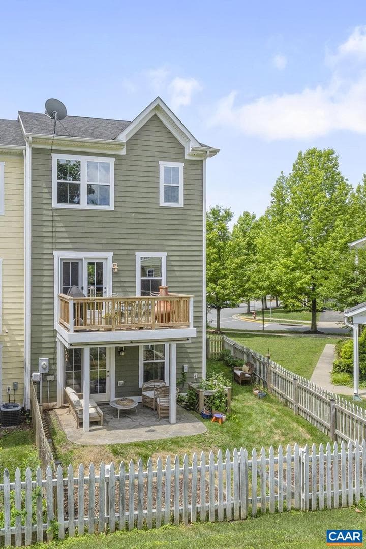 1692 Wickham Way photo 38