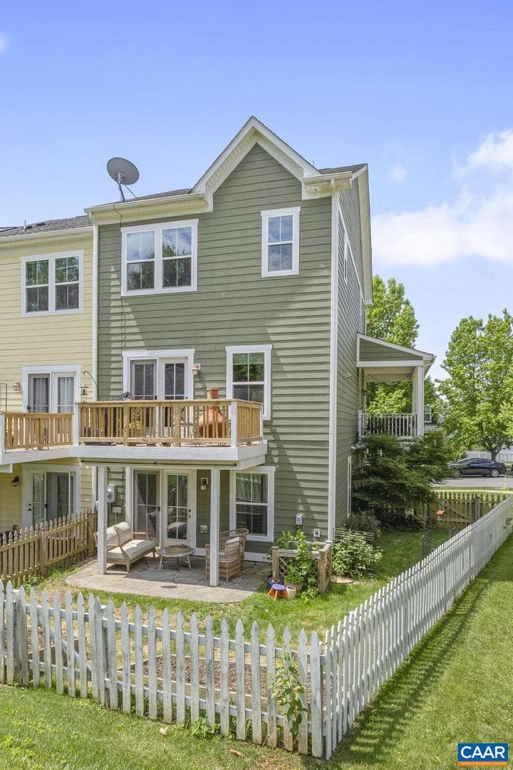 1692 Wickham Way photo 39