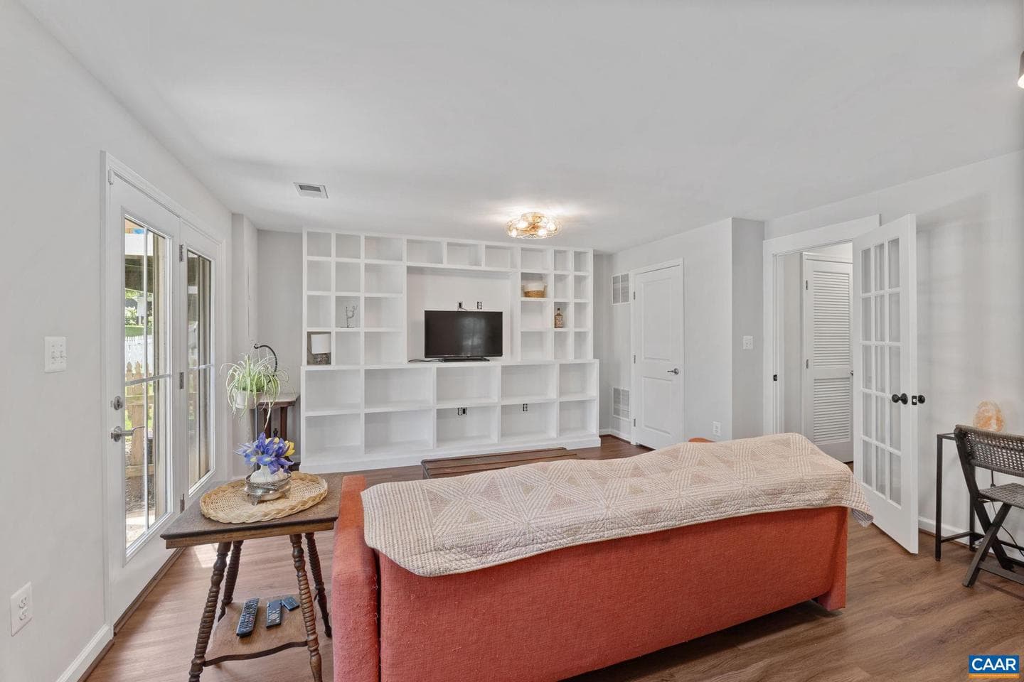 1692 Wickham Way photo 9
