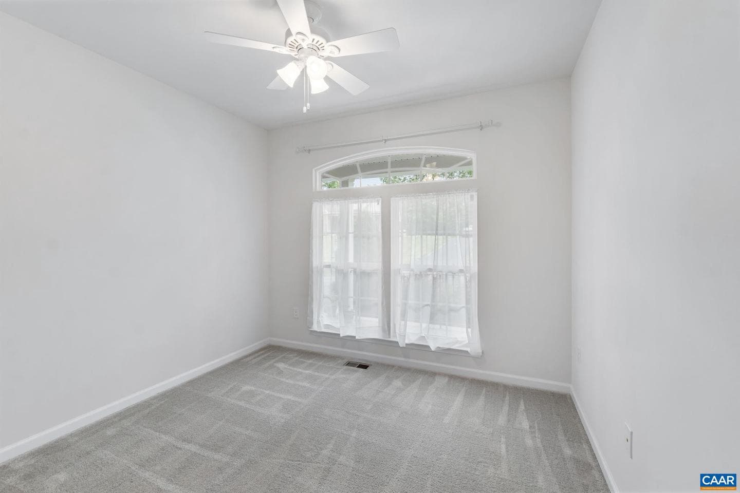 281 Manor Blvd photo 6