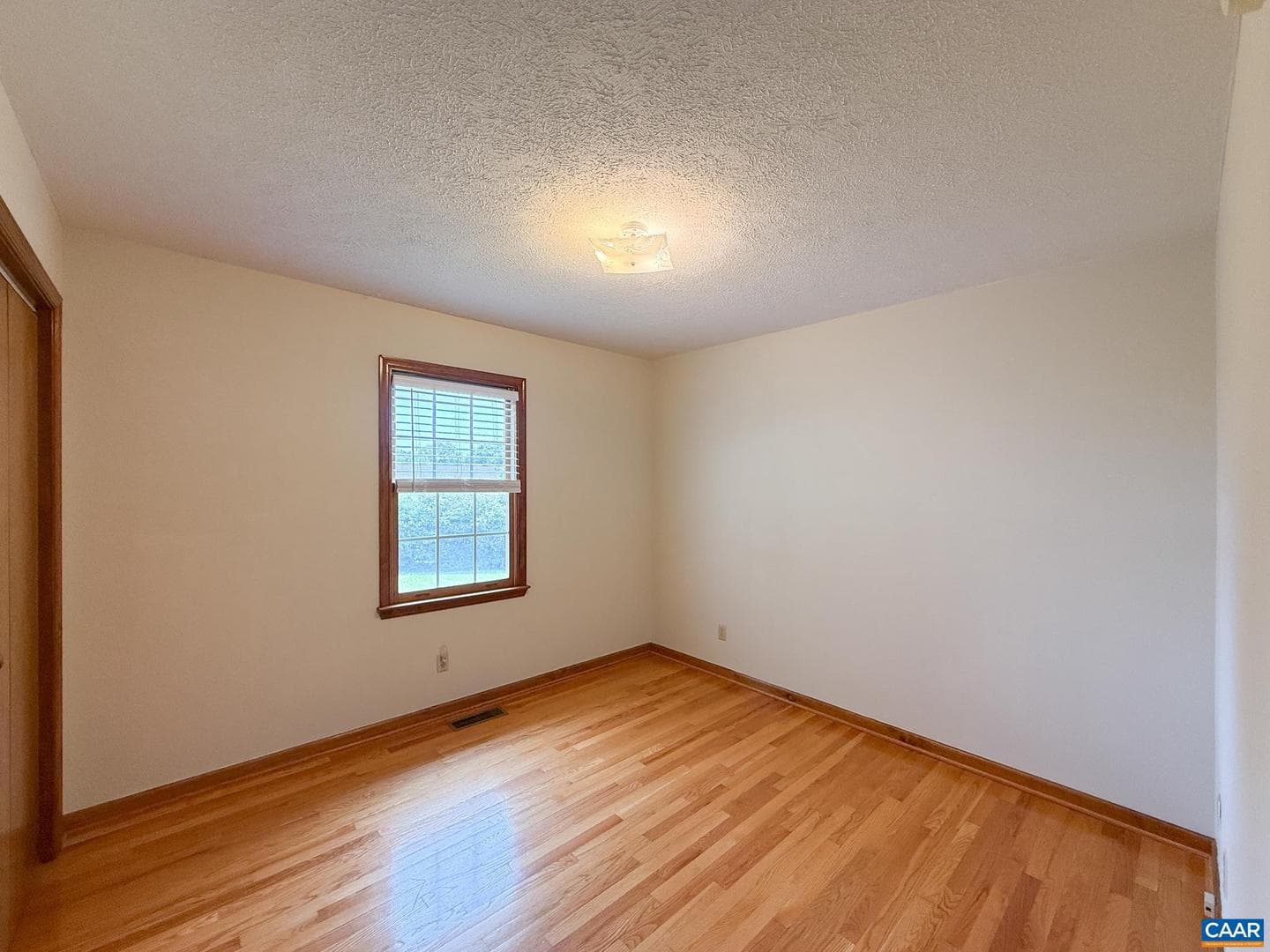 13 Logan Ln photo 25