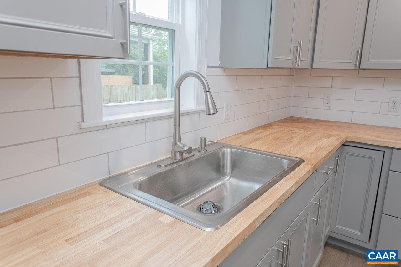 30 Bear St photo 11