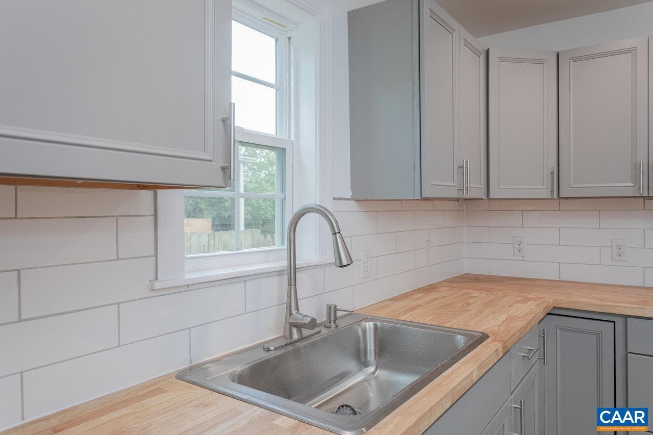 30 Bear St photo 12