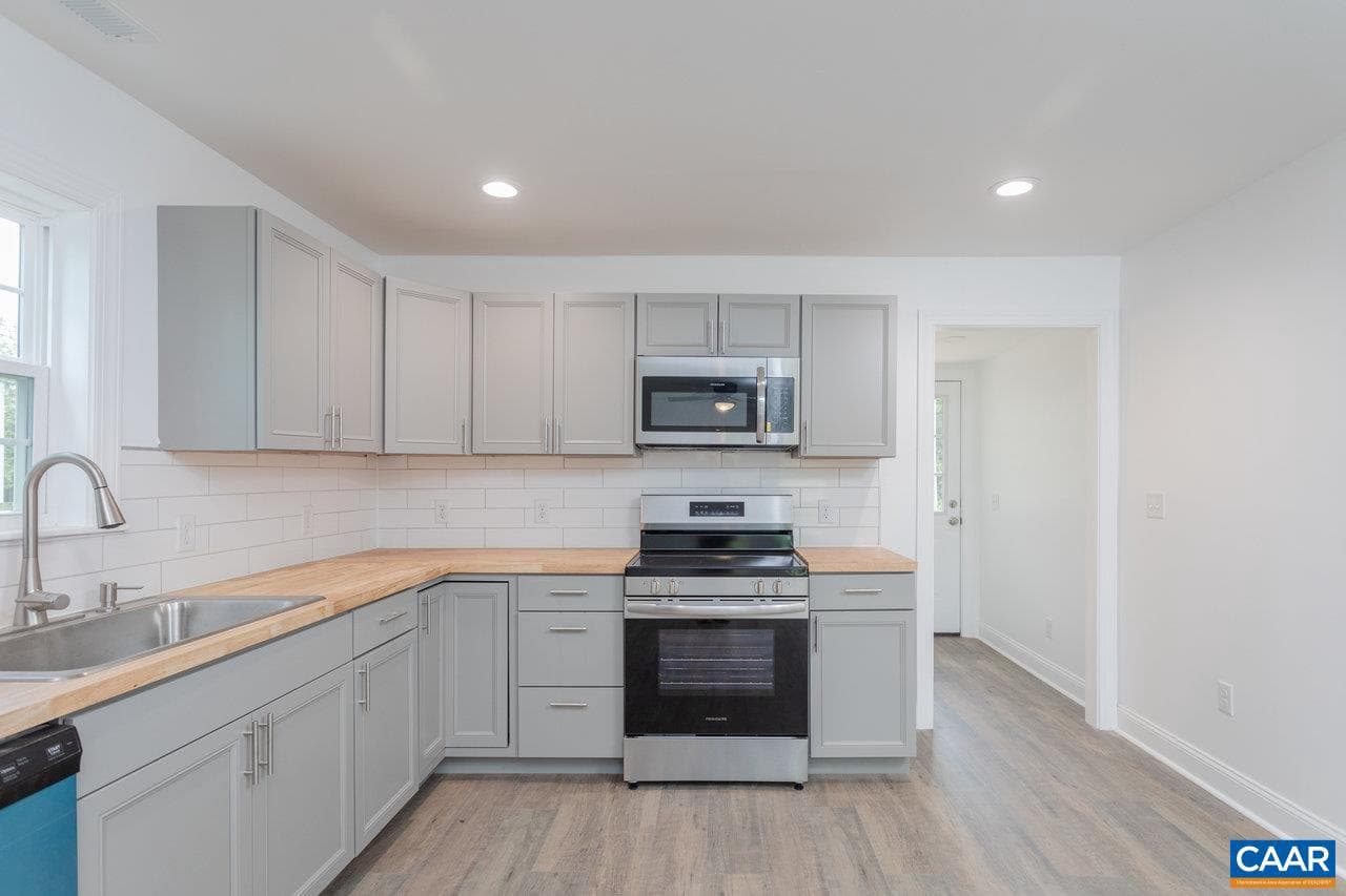30 Bear St photo 14