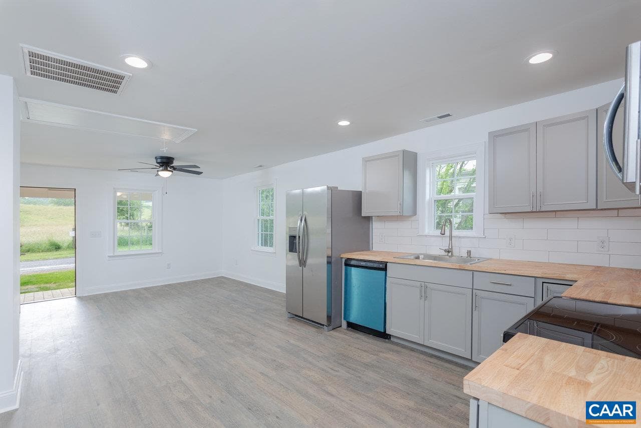 30 Bear St photo 17