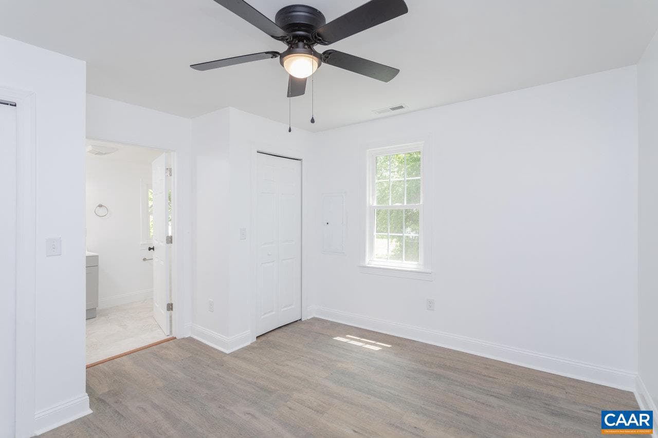 30 Bear St photo 23