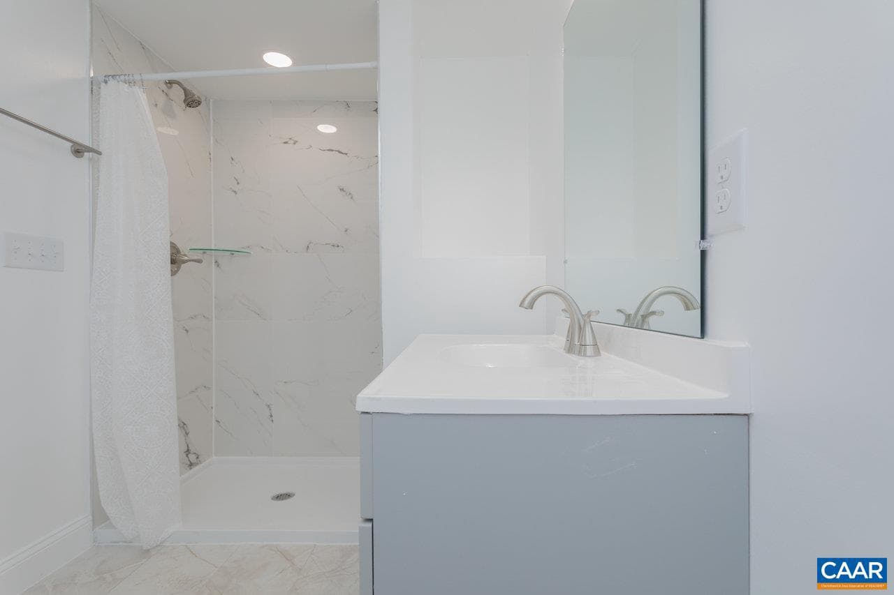 30 Bear St photo 27