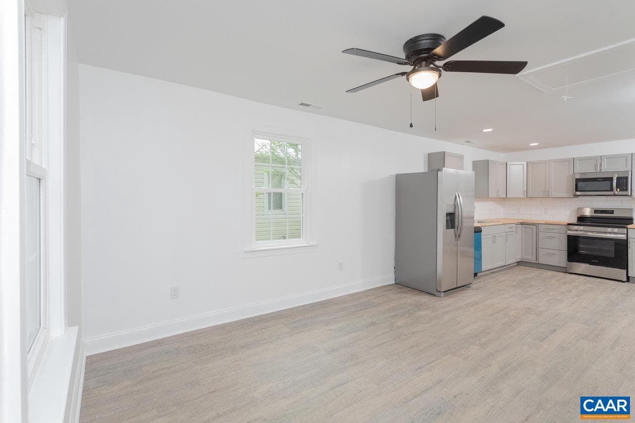 30 Bear St photo 4