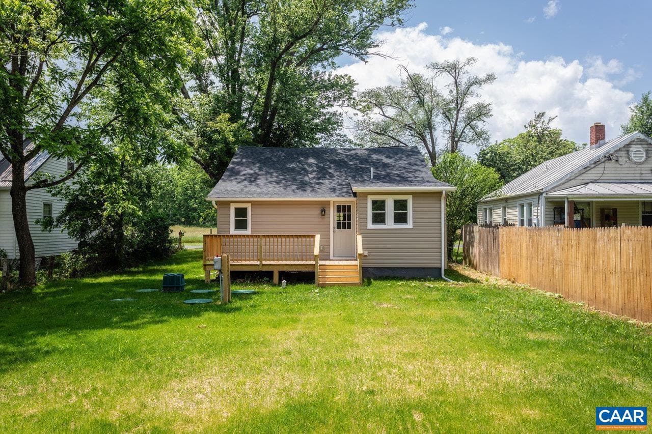 30 Bear St photo 46