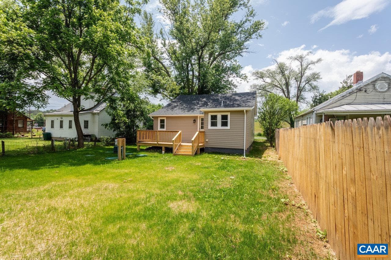 30 Bear St photo 47