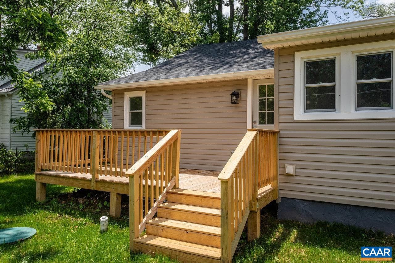 30 Bear St photo 49
