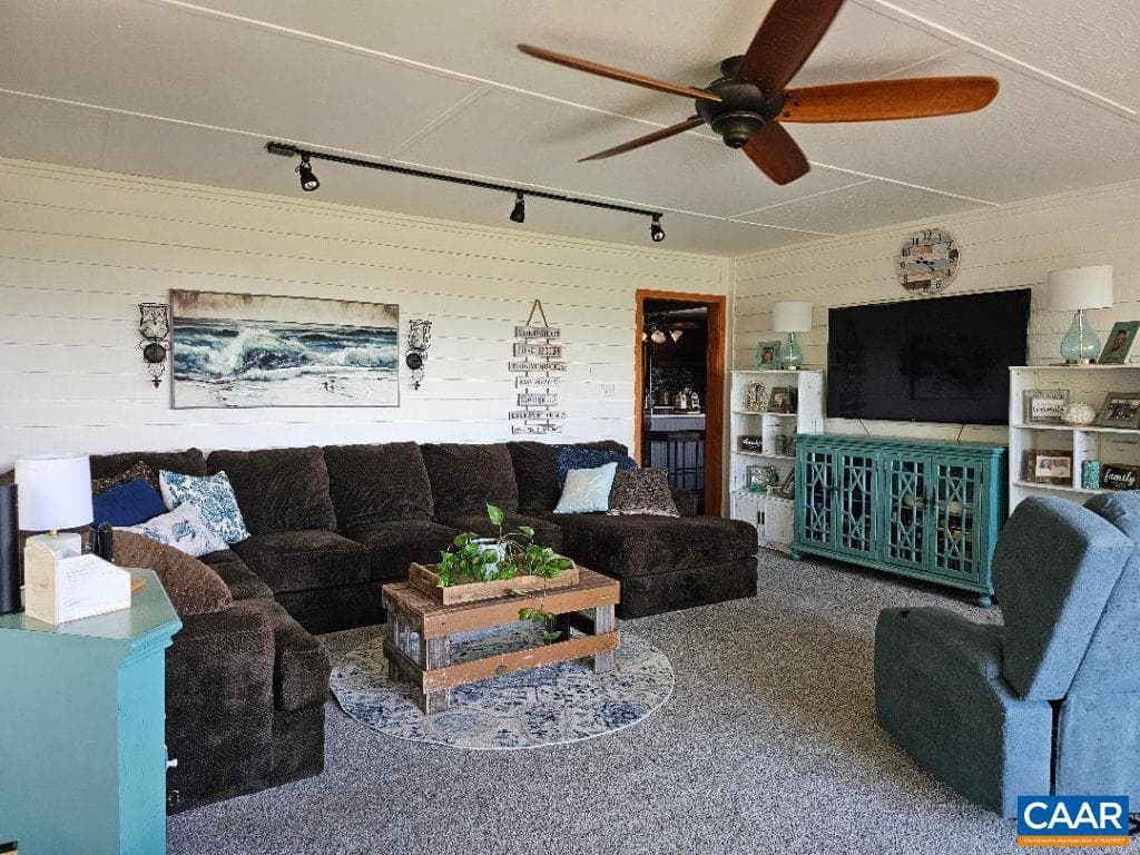 247 Llama Ln photo 3