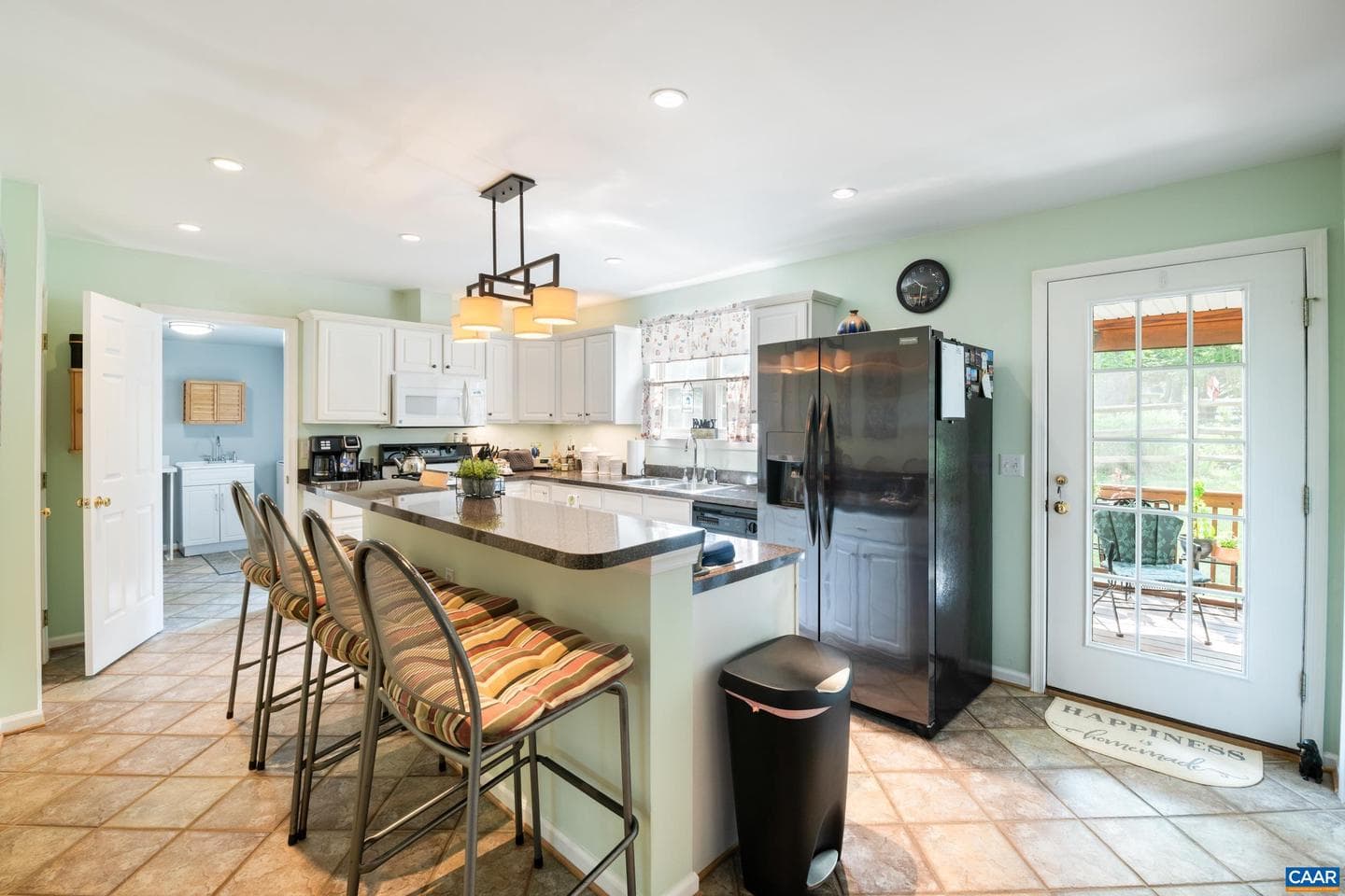 1500 Honeysuckle Ln photo 12