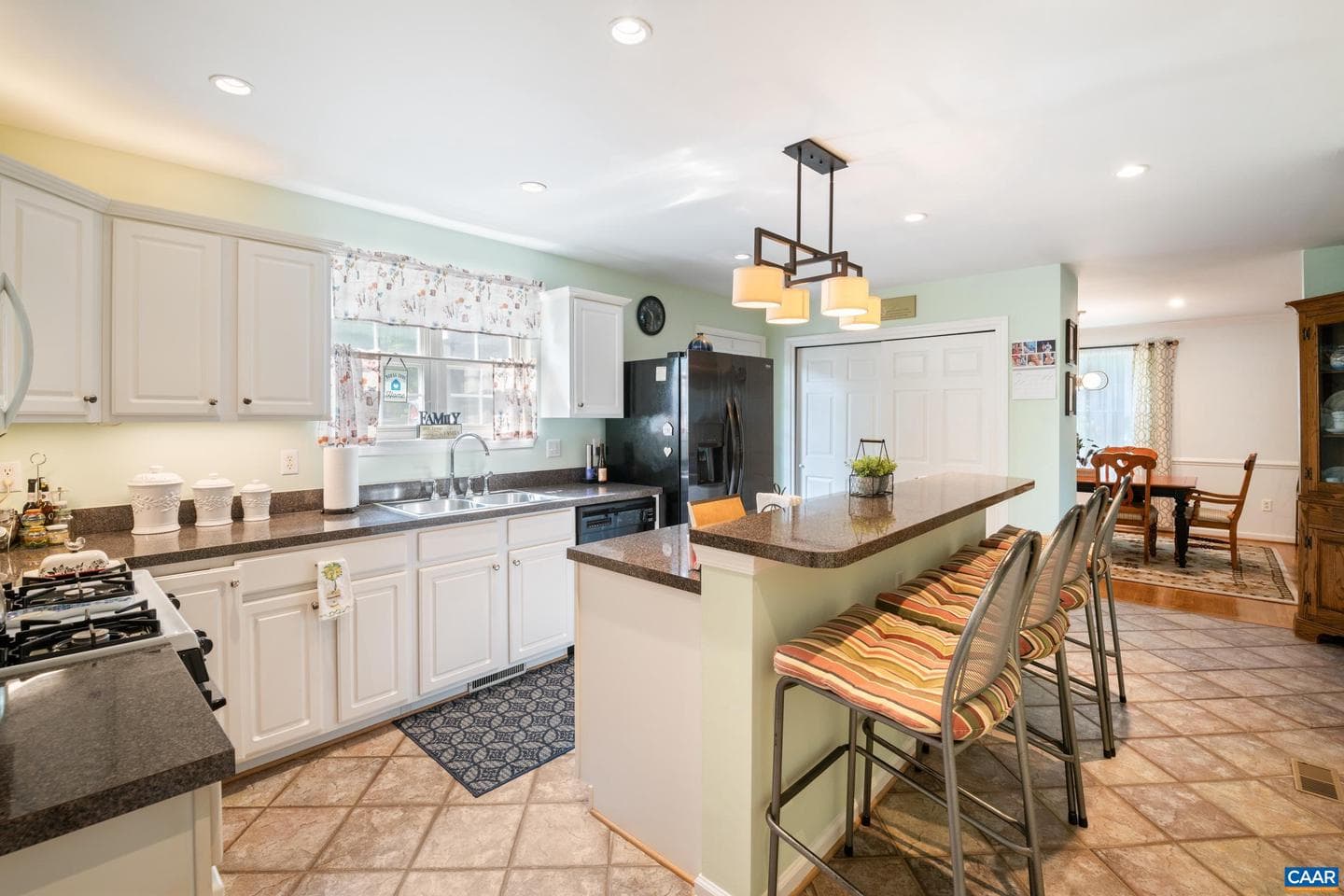 1500 Honeysuckle Ln photo 13