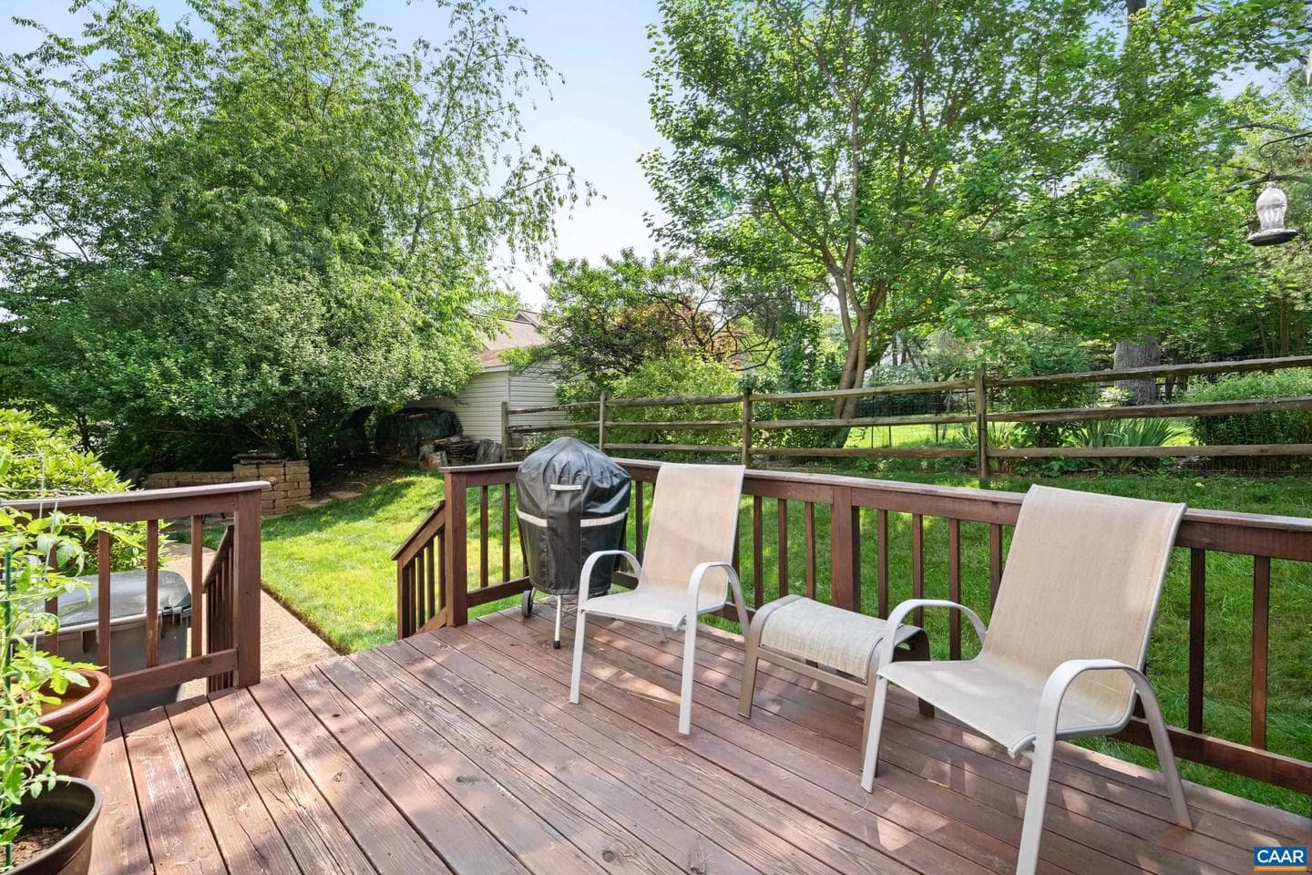 1500 Honeysuckle Ln photo 17