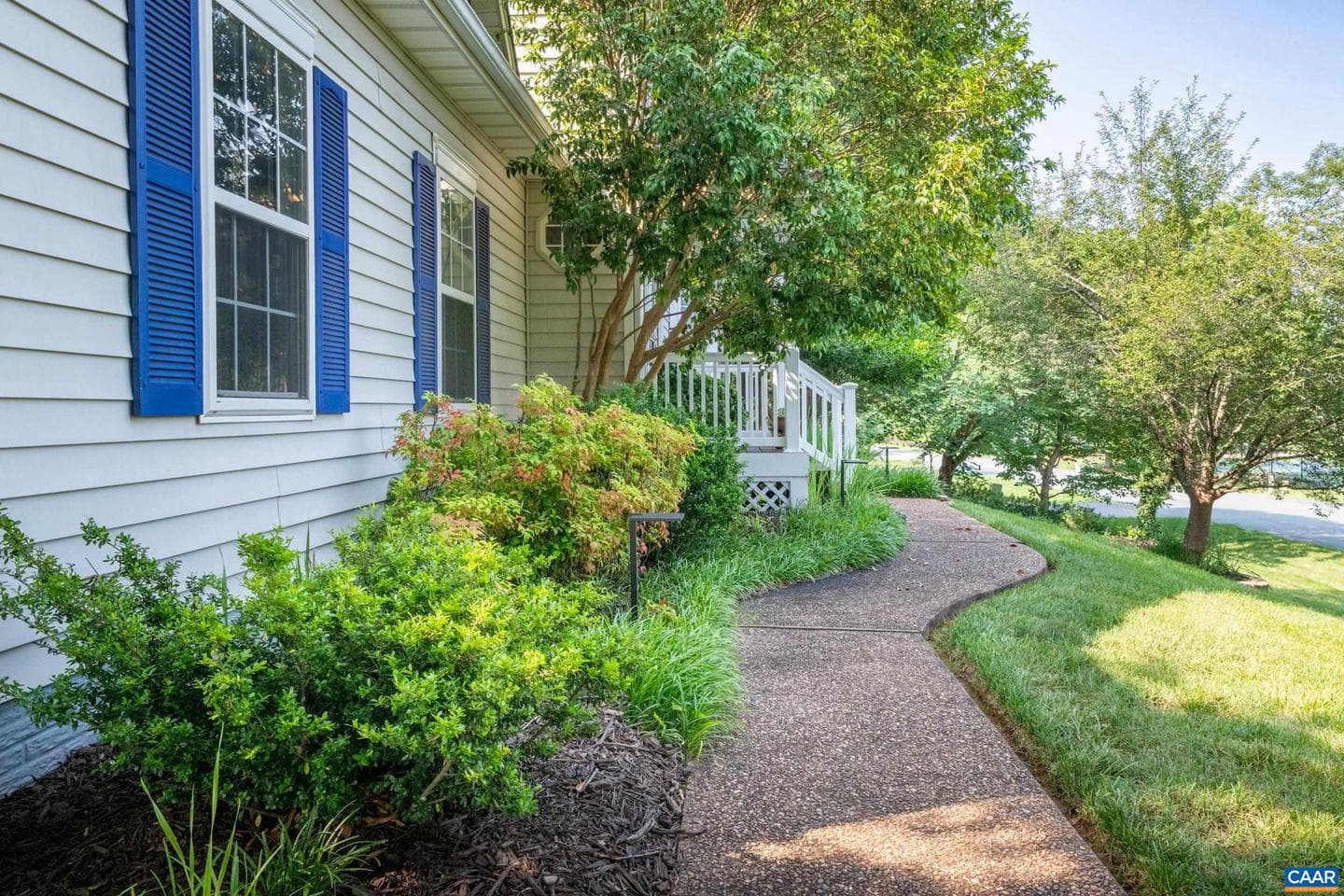 1500 Honeysuckle Ln photo 2