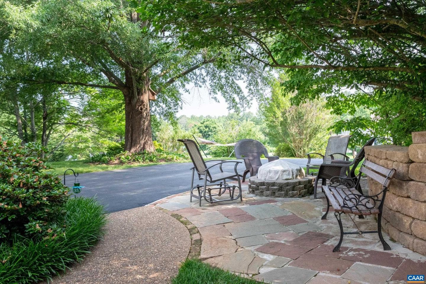 1500 Honeysuckle Ln photo 5