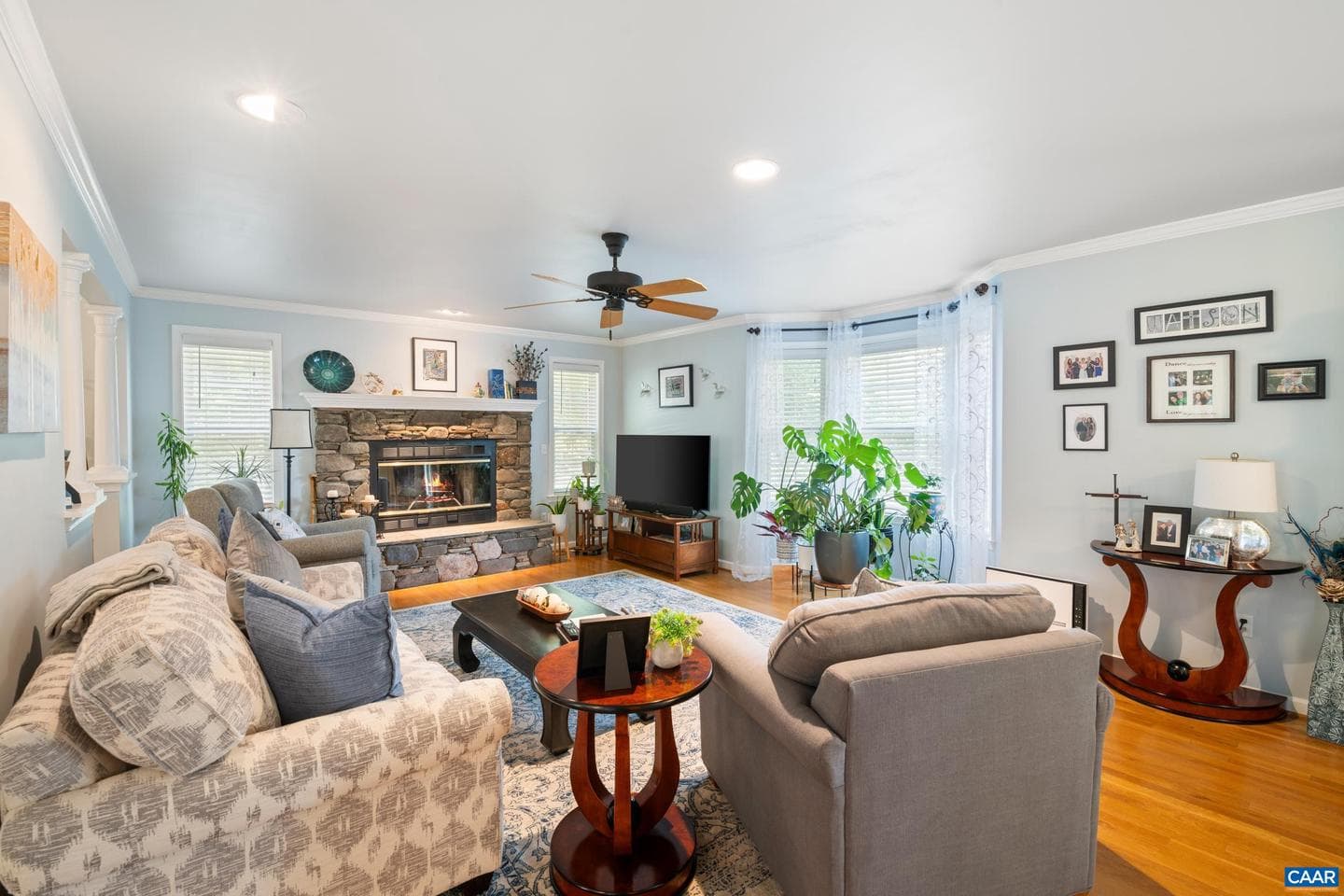 1500 Honeysuckle Ln photo 9