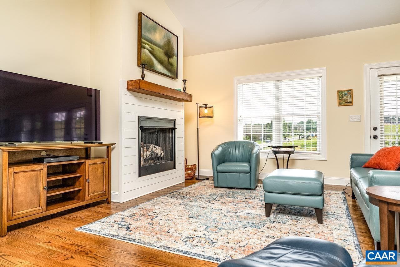 219 Heather Ln photo 11