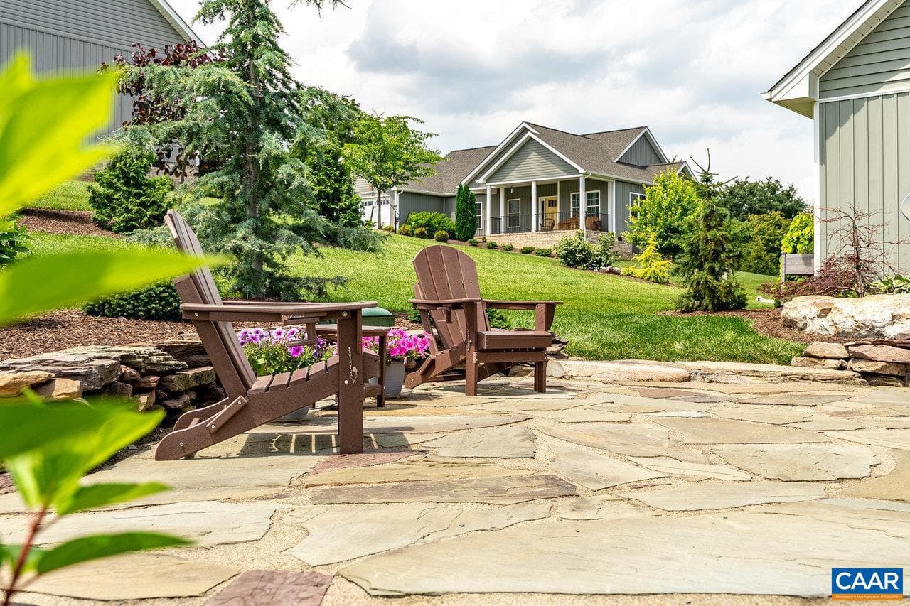 219 Heather Ln photo 5