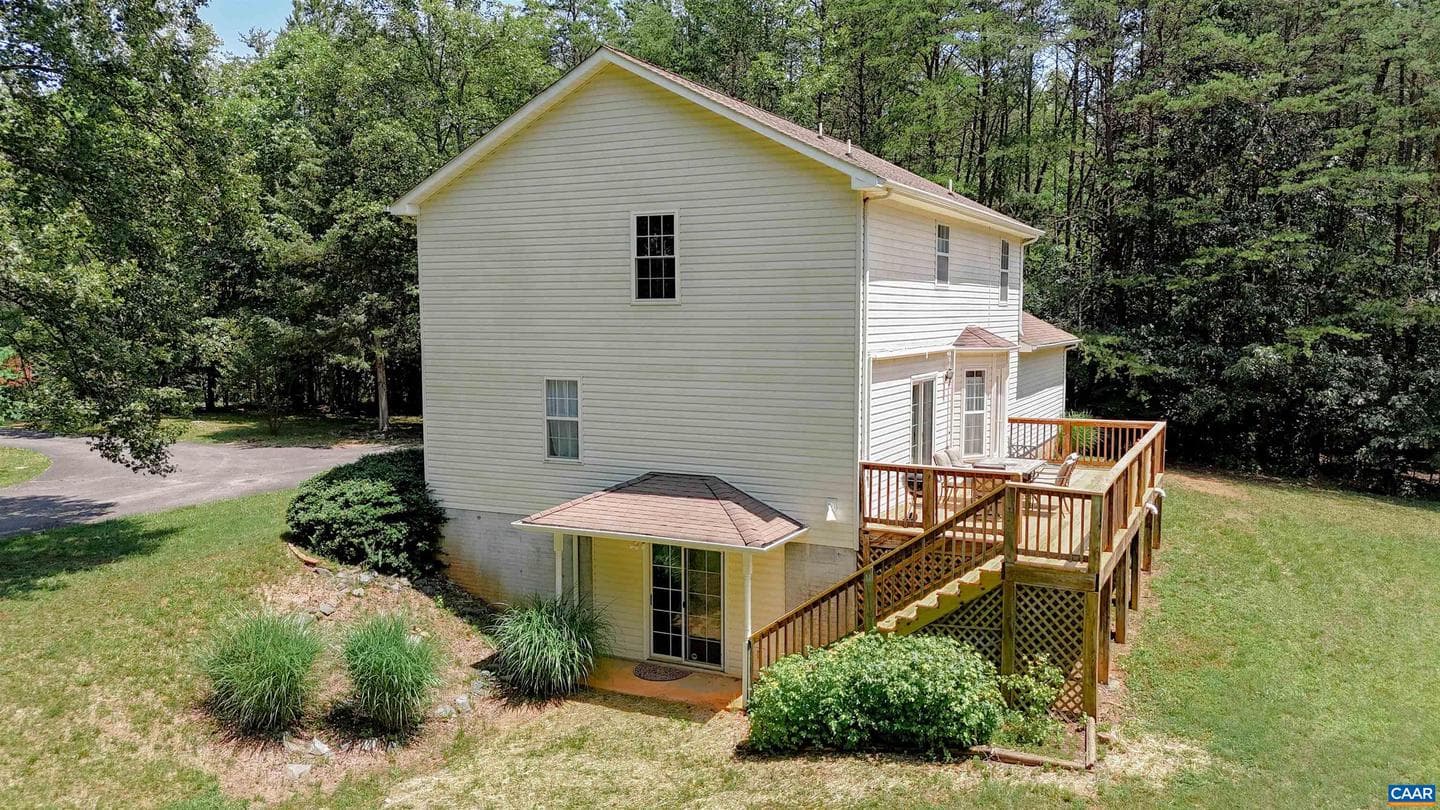 112 Pine Crest Ln photo 3