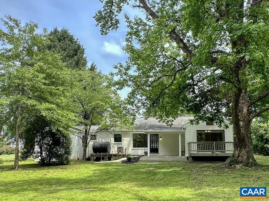 211 Martinsburg Ave photo 32