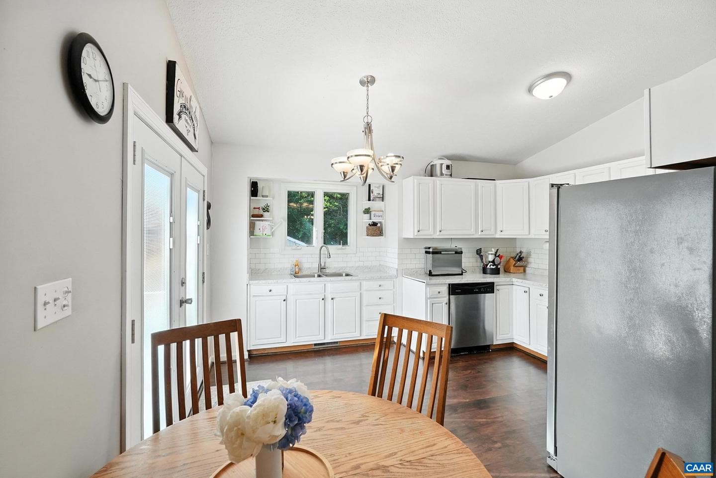 106 Alex Dr photo 8