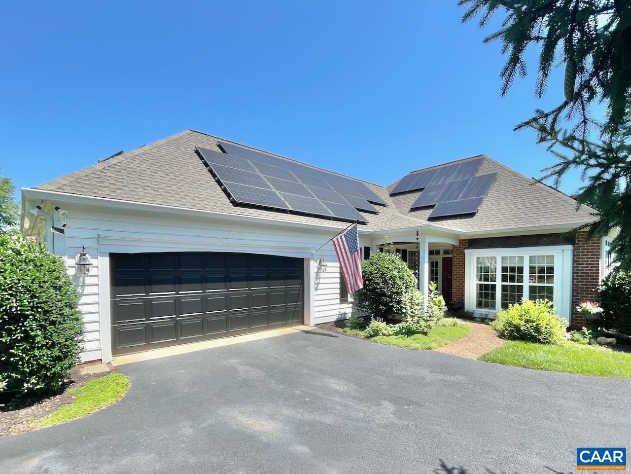 411 Heritage Ct photo 2