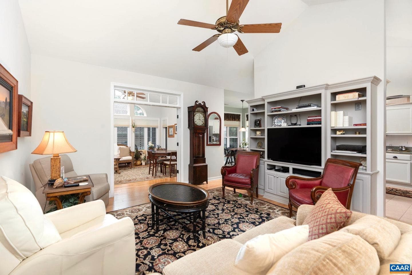 411 Heritage Ct photo 7
