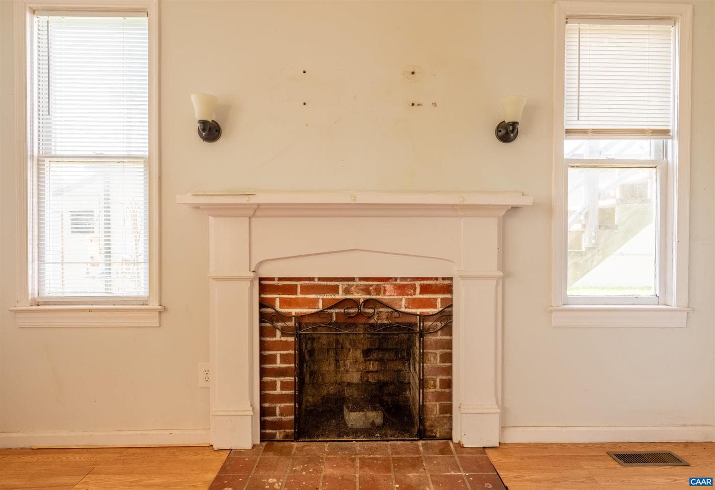 131 Ford Ave photo 14